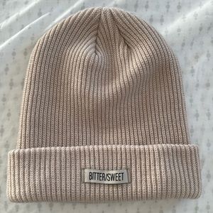 Sinsay cream beanie Bittersweet